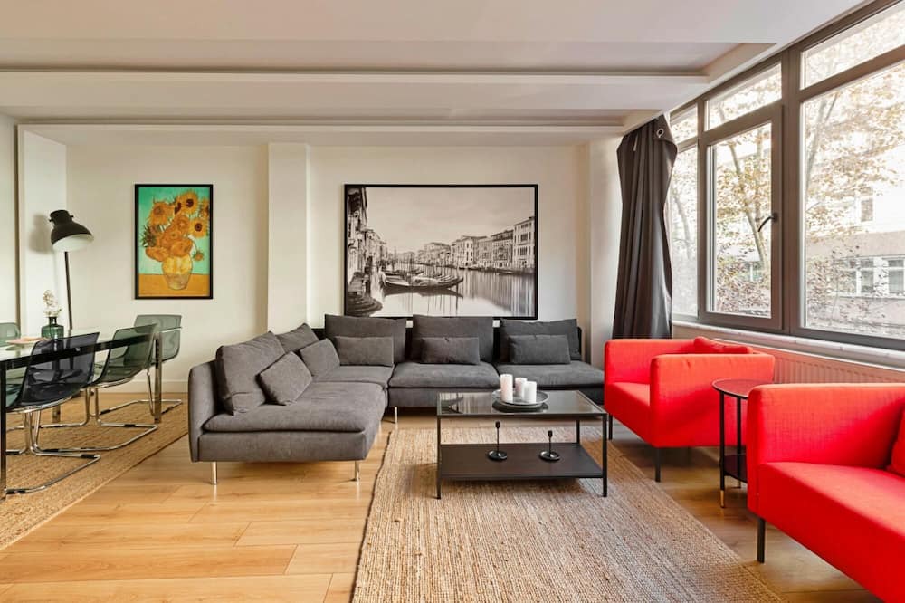 Macka Apartment | Sleek and Central Flat with Backyard in Besiktas