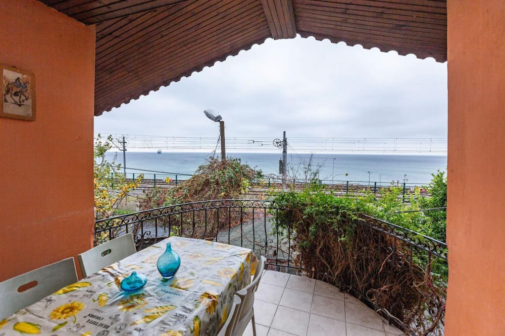 Bakırkoy Apartment | Amazing House with Sea View in Bakirkoy