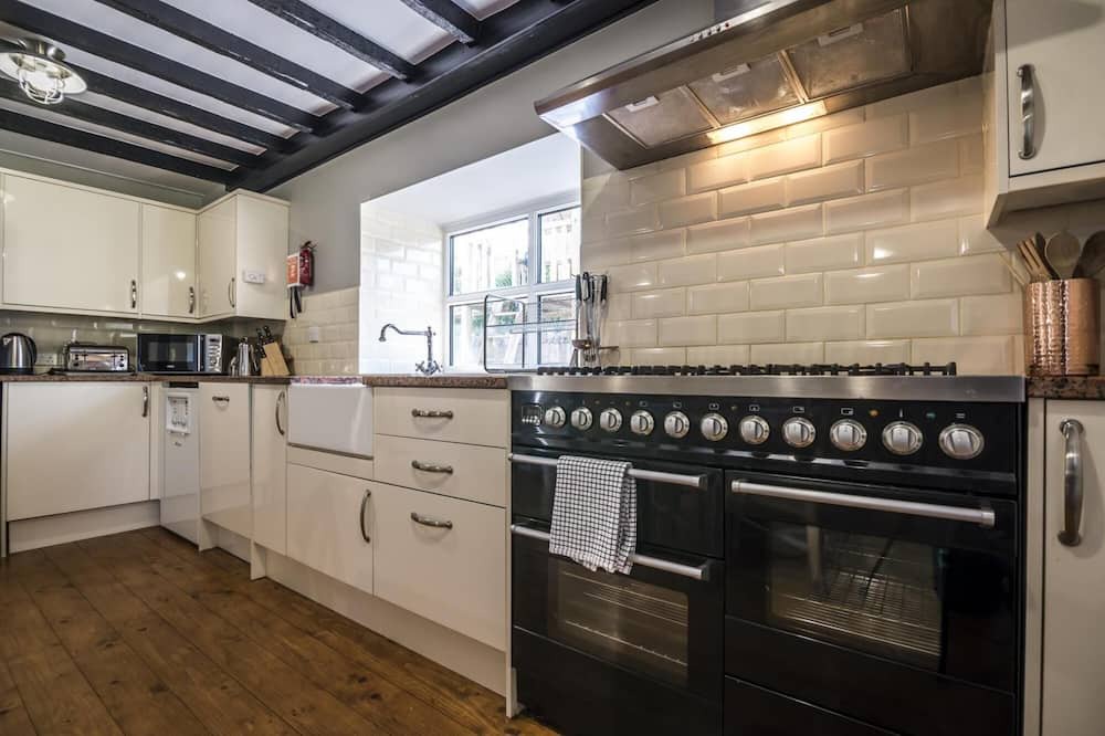 Penally House | Barn Conversion - Hot Tub - Penally - Tenby