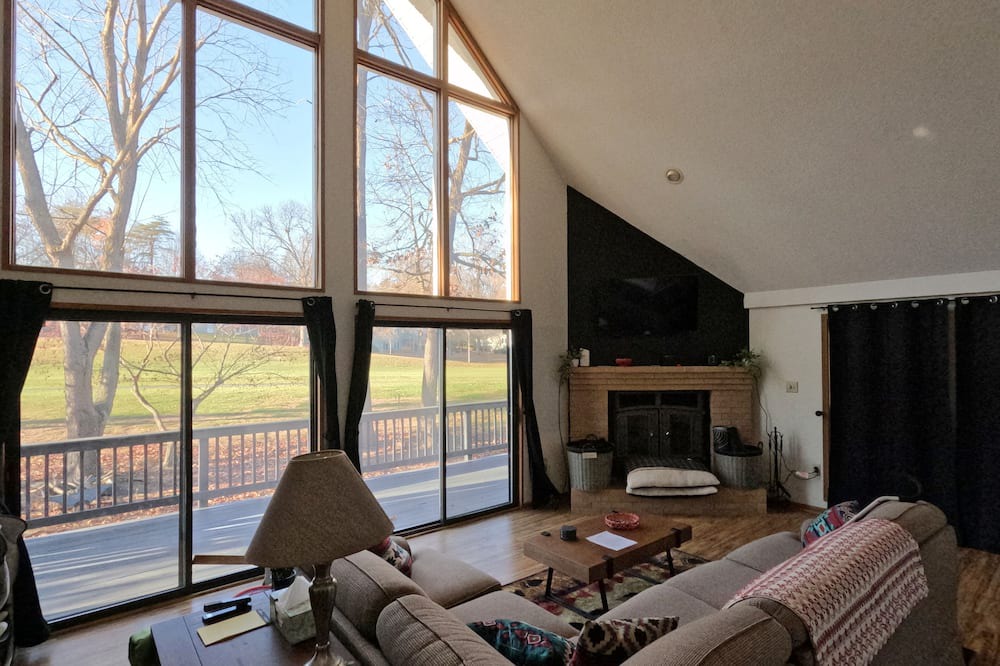 The Woods Ski Chalet | Chalet on 17th hole; Golf Resort; Hot tub & Pool Access; Pet Friendly!