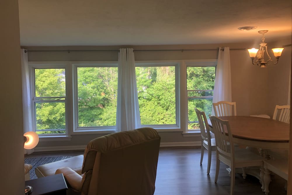 Chardon Apartment | “Sojourn On South” Comfortable and Quiet 2 Bedroom Apartment