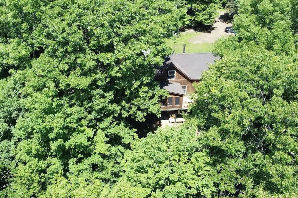 Gooderham Cottage | Spacious Cottage on the shores of Contau Lake