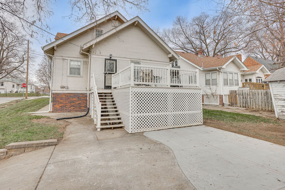 Aksarben - Elmwood Park House | Pet-Friendly Omaha Vacation Rental with Deck!