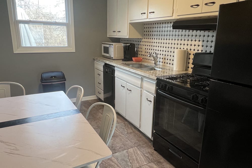 Shawnee House | Cozy two bedroom home near downtown Shawnee