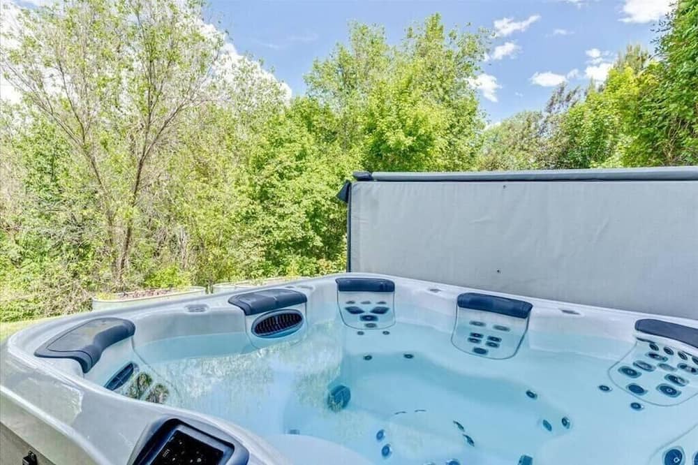 Highland House | Highland Oasis | New Hot Tub | Hammock | Fire Pit