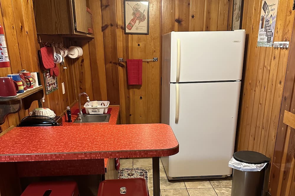 Fairview House | Quaint room in Northern Michigan