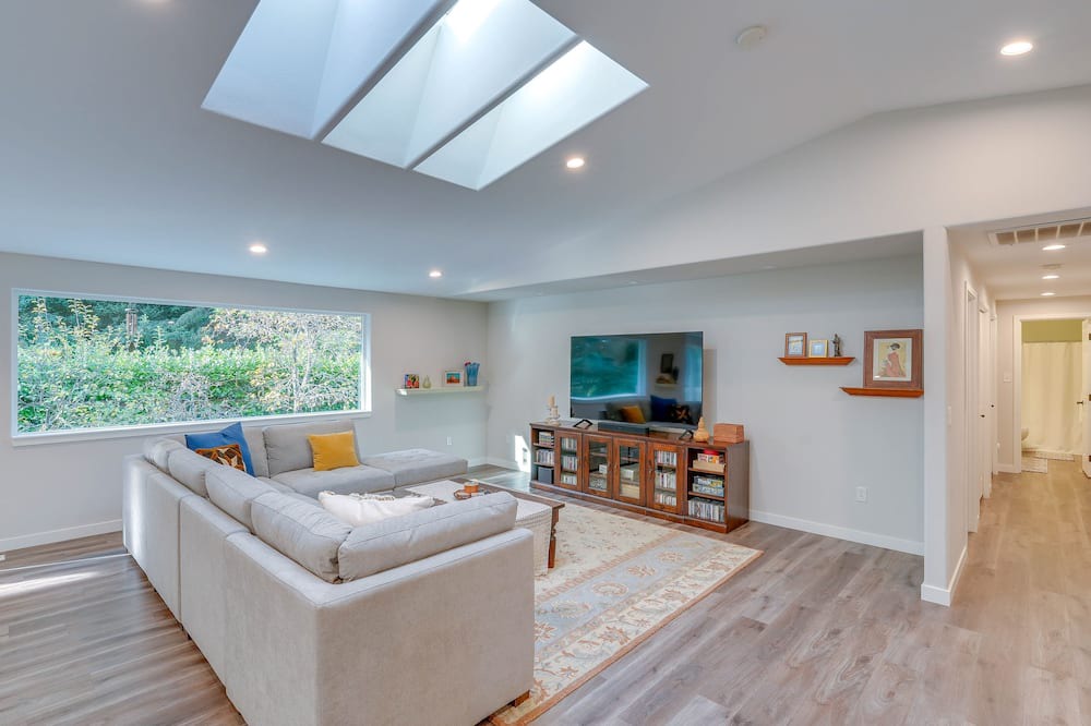 Sudden Valley House | Charming Bellingham Home: Backyard, Walk to Beach!