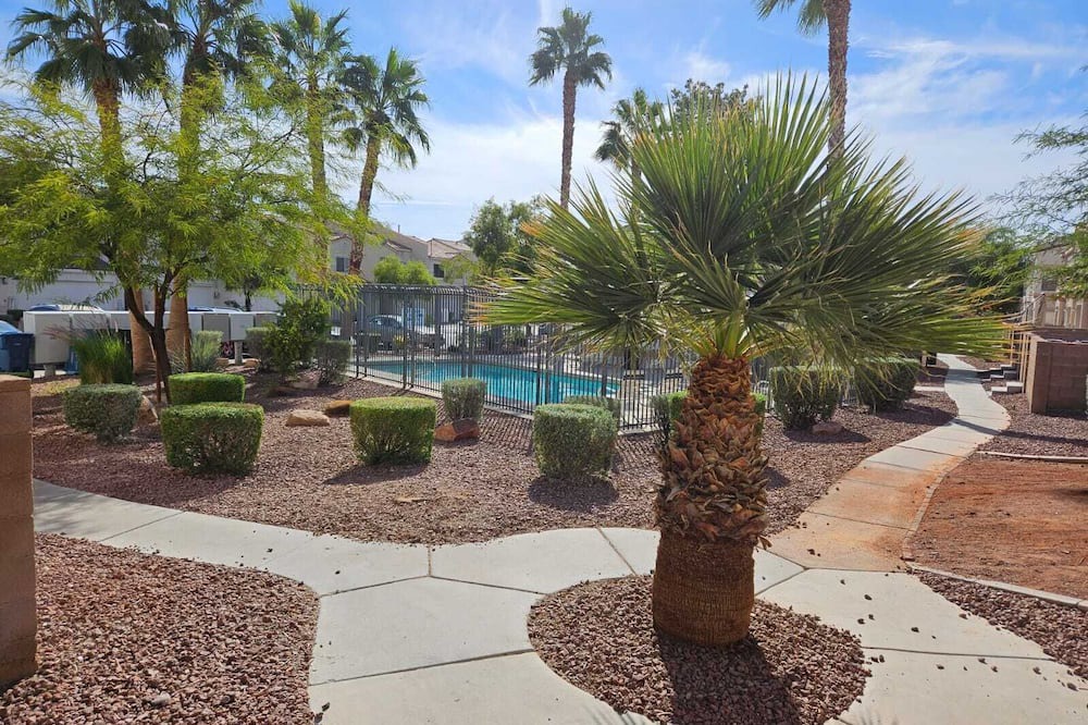 North Las Vegas House | Spacious Townhome 4 Bedroom with 7 Beds Sleeps 13