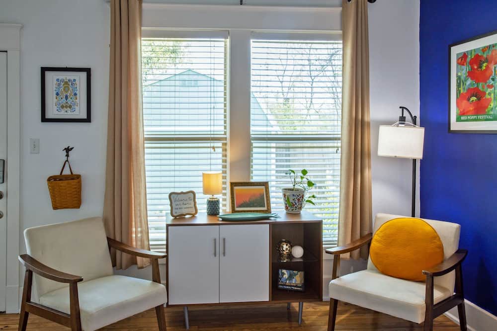 Georgetown Cottage | Room with private entrance in an adorable bungalow in Old Town Georgetown TX!