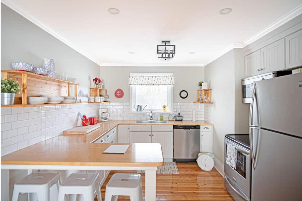 Niverville House | Marigold Cottage, a stunning prairie getaway in the beautiful Red River Valley.