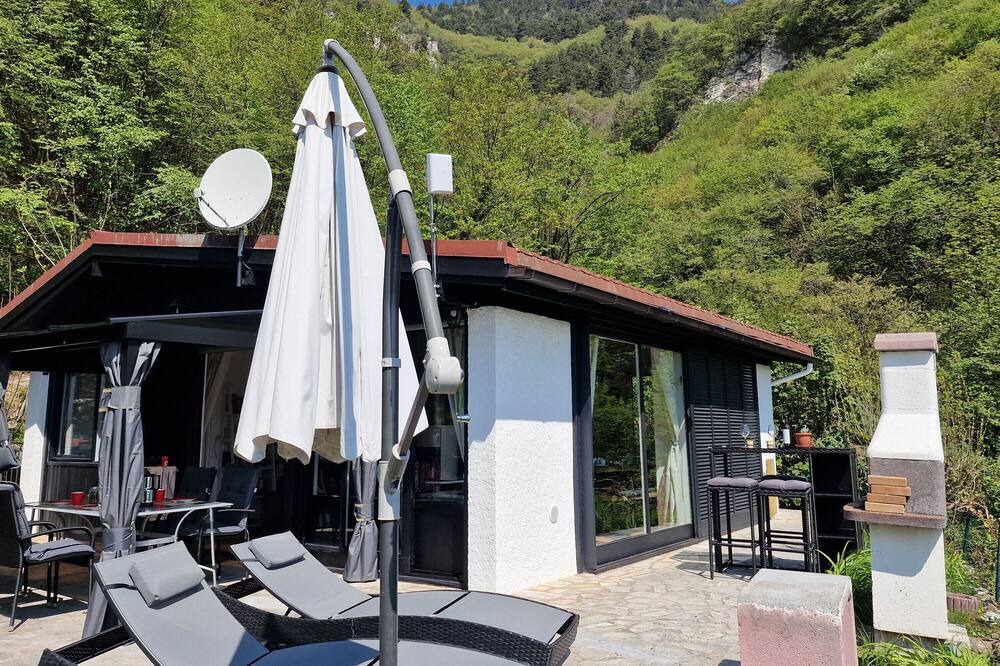 Aer House | Vacation Home "Casa Vista Monte Gardasee" with Mountain View, Shared Heated Pool & Wi-Fi