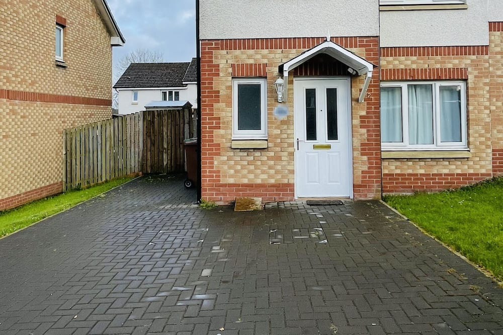 Glasgow House | Elegant 3 Bedroom House in Glasgow, close to M8, family friendly!
