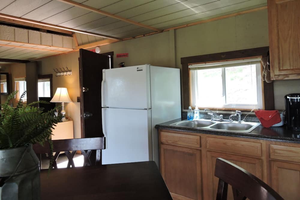 Malaga Cabin | Lazy Daze Cabin at Sparkman Lake
