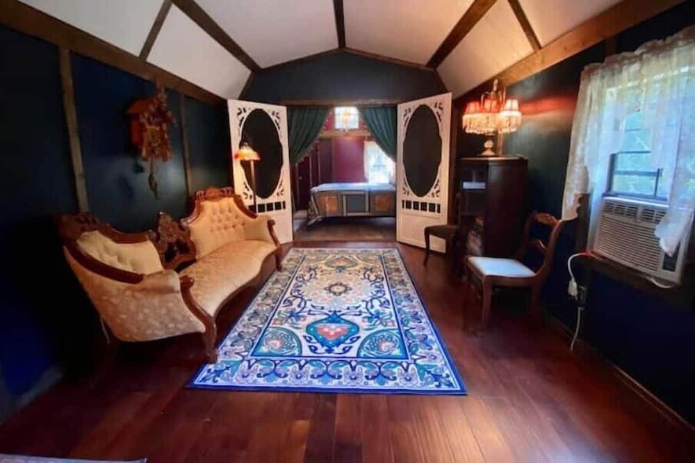 Live Oak Other | Luxurious, Off Grid, glamping, secluded on 43acres