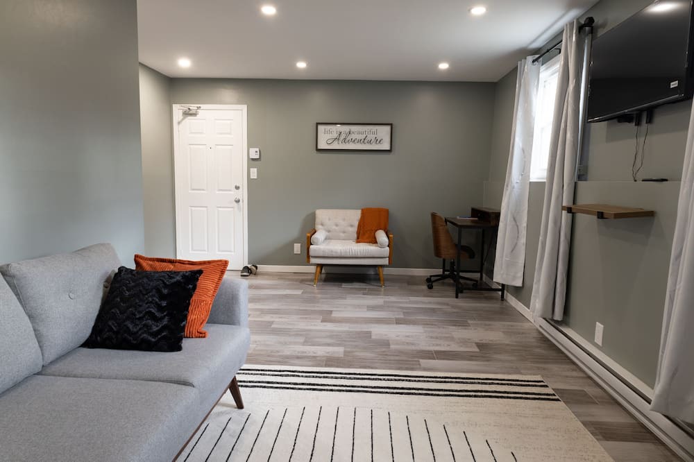 Kemptville Apartment | Newly Renovated 2bed/1bath Apartment / Cozy&Clean
