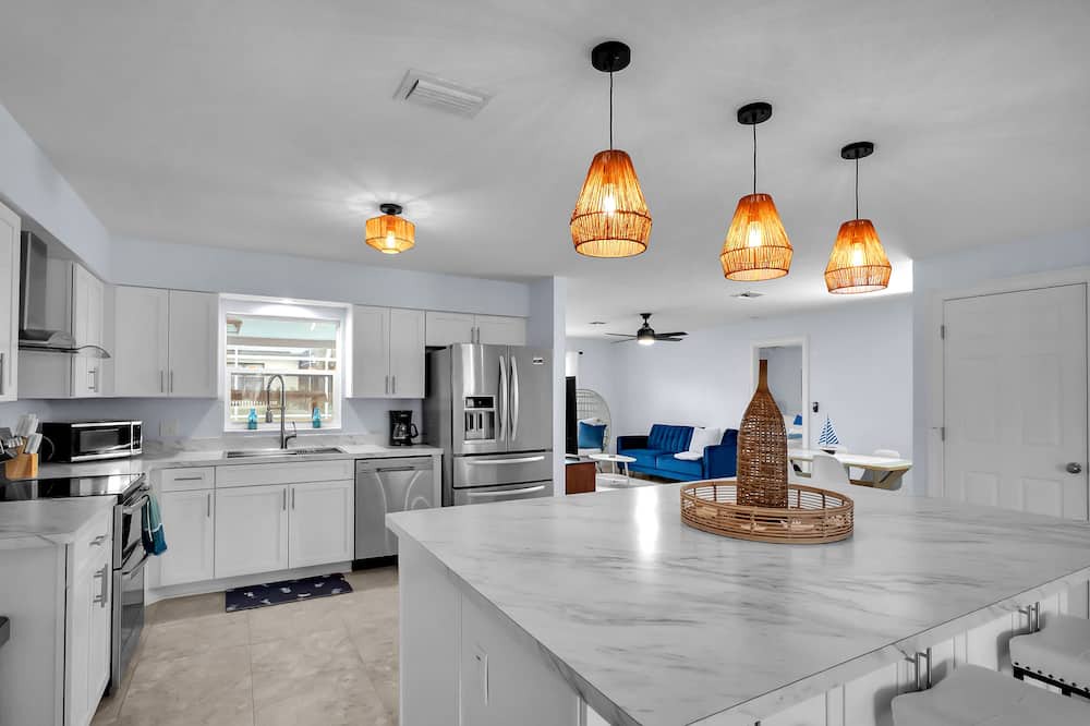 Pelican House | Cape Harbour HideAway