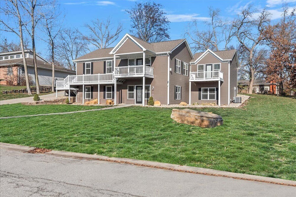 Chatham House | Modern and Spacious 5BR 3BA w/walking trail and lake view! Chatham/Springfield