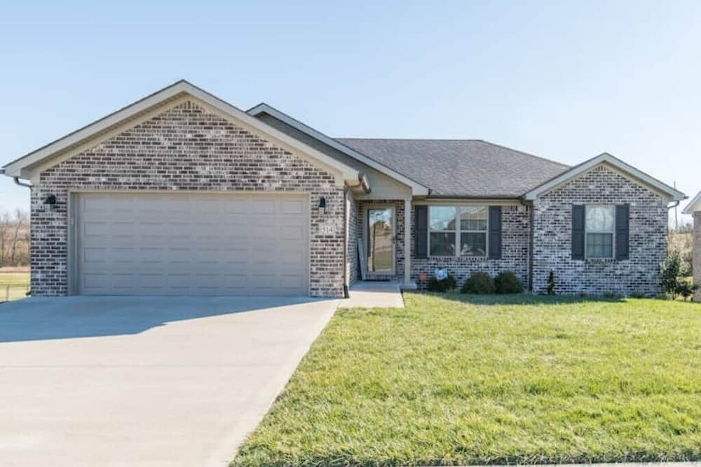 Richmond House | 4 bedroom 3 full bath home in the heart of Richmond!