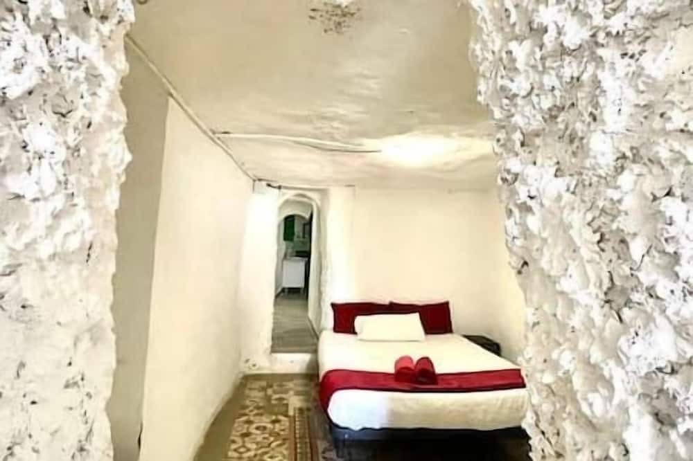 Paterna Apartment | Modern cave house in Valencia
