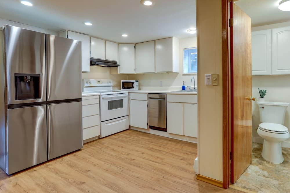 Seaview Apartment | Charming & Cozy Seattle Apartment w/ Fireplace!