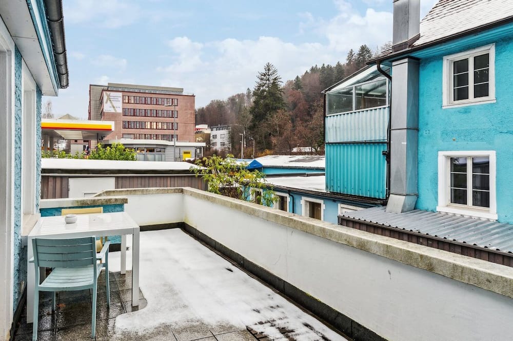 Dietikon District Apartment | Your Personal Retreat in a Shared Setting