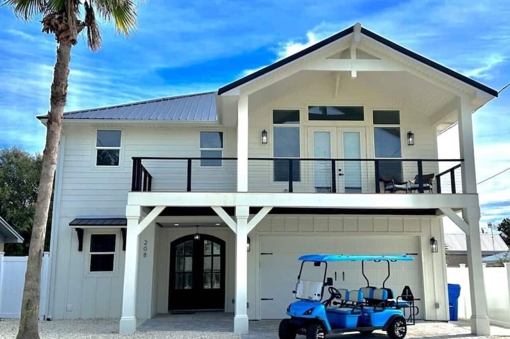 Laguna Beach Estates House | NEW! Sun, Surf, and Sand - Pet Friendly|Heated Pool