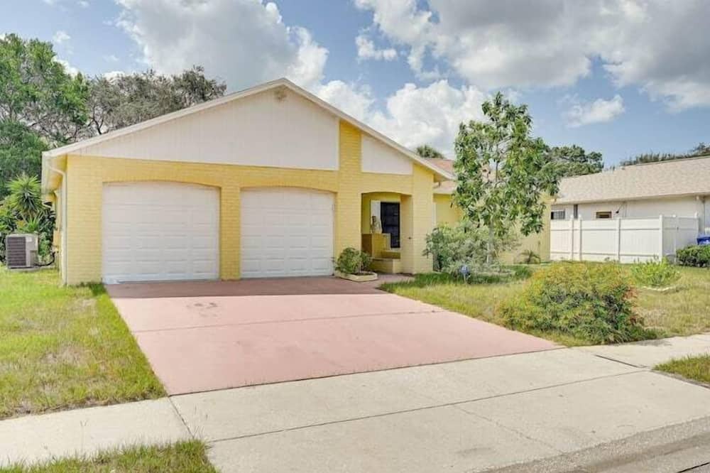 Orchid Lake Village Apartment | 3 Bedroom 736504 by Houzlet