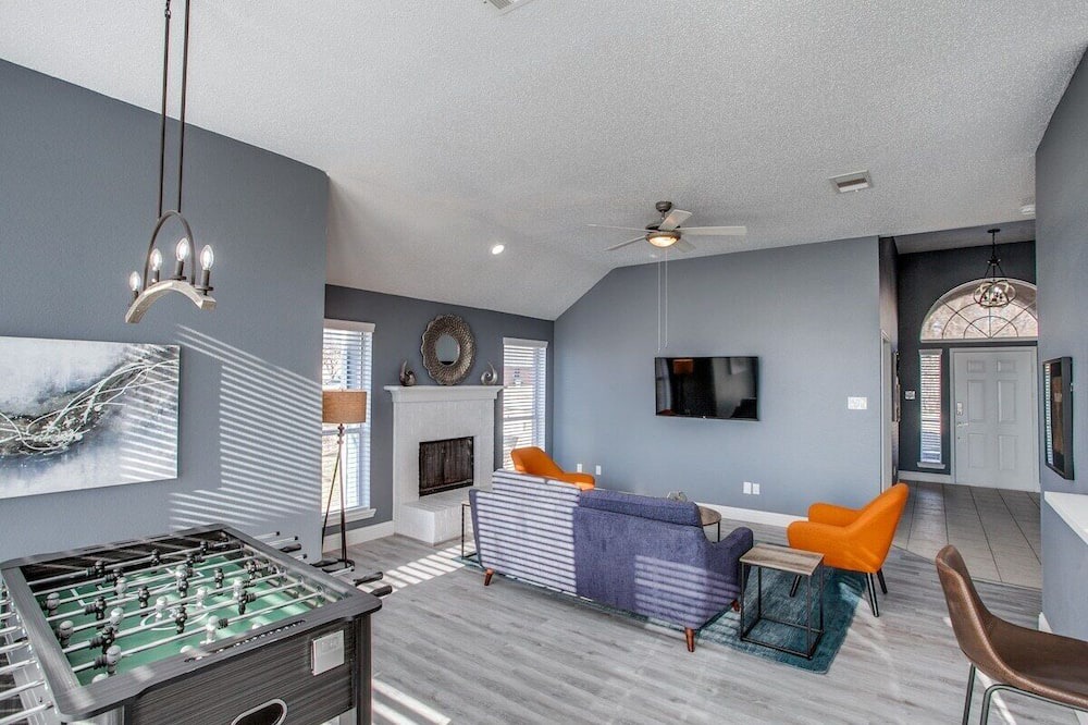 Elmo House | Stylishly Updated 3 Bedroom / Foosball Table!