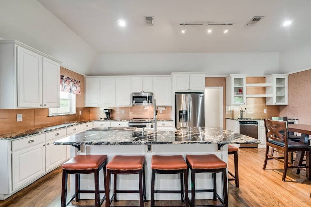 Azle House | The Perfect Getaway/Boat Dock/Eagle Mountain!