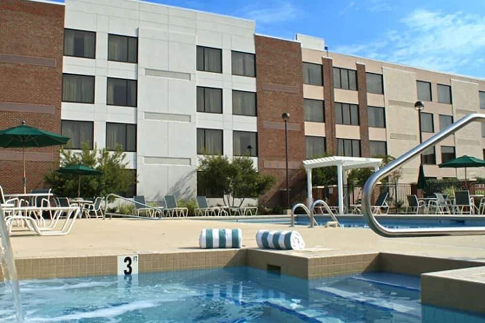 Rocky Mount House | Relax and Unwind: 3 Units Near Rocky Mount City Lake! Onsite Pool. Parking.