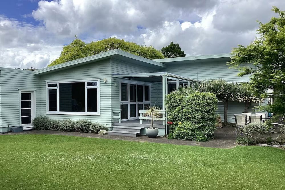 Whakatane House | Tui’s Call