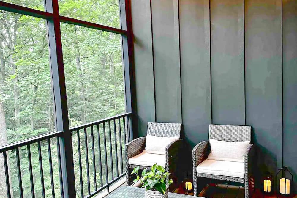 Calverton Other | Modern Farmhouse surrounded by woods. Shopping wineries breweries hiking nearby