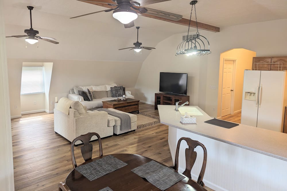 White Cottage House | Rest and Relaxation on the Muskingum River