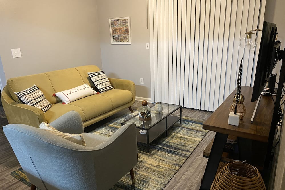 Houston Apartment | 2 bedRM-2 Full bath apt. By 288 and beltway 8 NO CLEANING FEE.