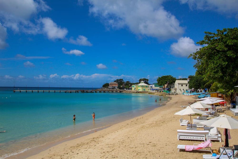 Speightstown House | 3-Bed Family Friendly Home with Pool Just 2 mins from Beach - Chindwin