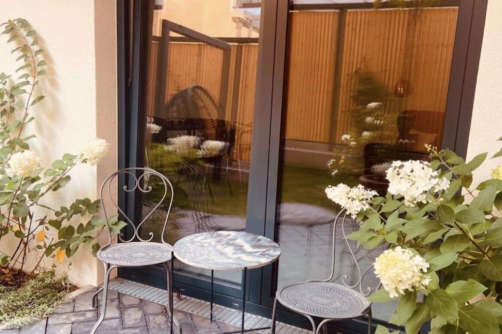 Steinhausen Apartment | Suite One Einsteinstraße