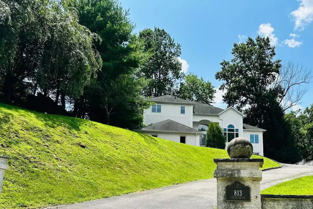Broomall House | Sophia’s Garden Flat B-Quiet & Convenient Suburb