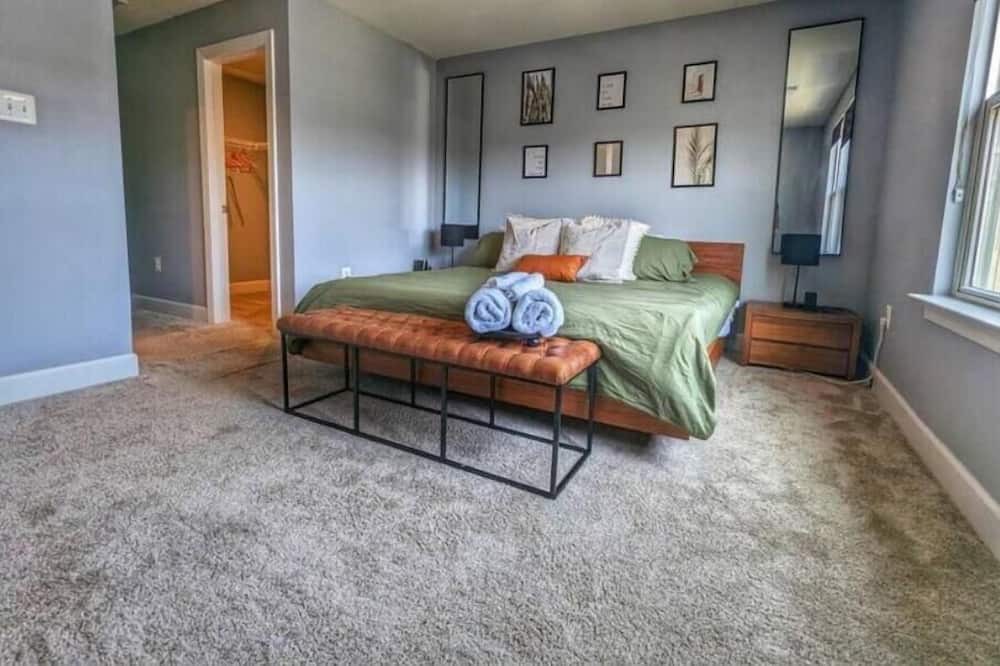 Largo House | Luxury Home Near Washington DC & FedEx Field!