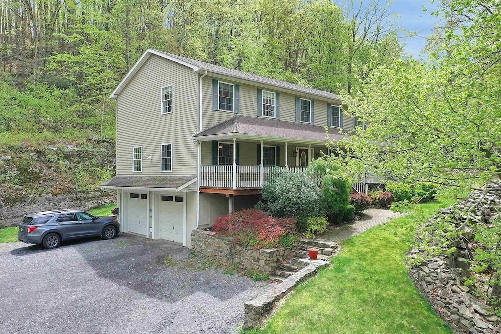 Town of Lloyd House | Cozy mountain getaway in the Hudson Valley
