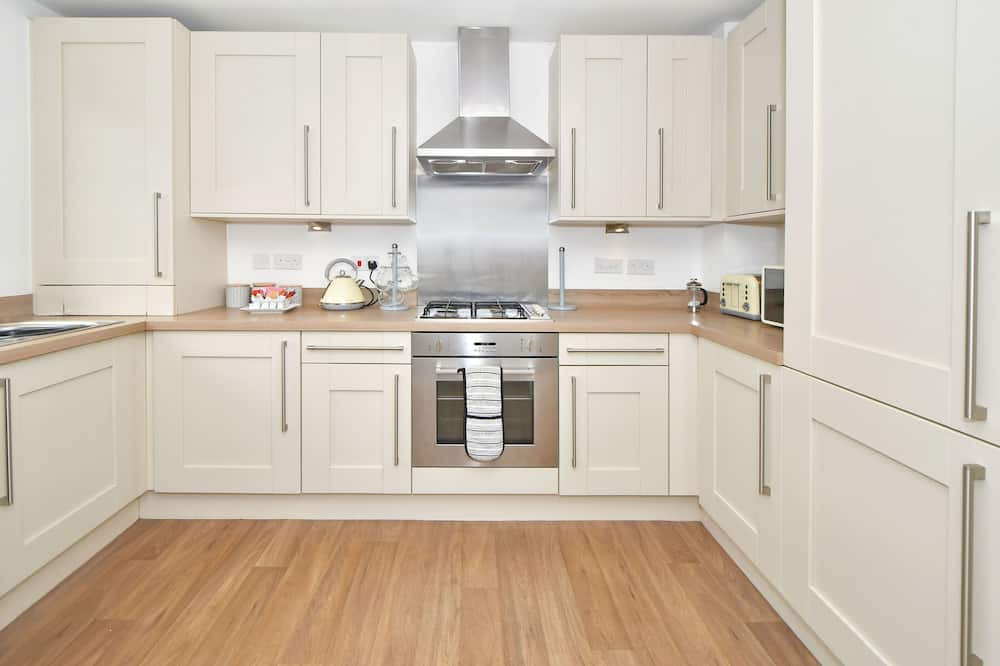 Alsager House | Lindop View: A Cheshire wives dream, with drive!