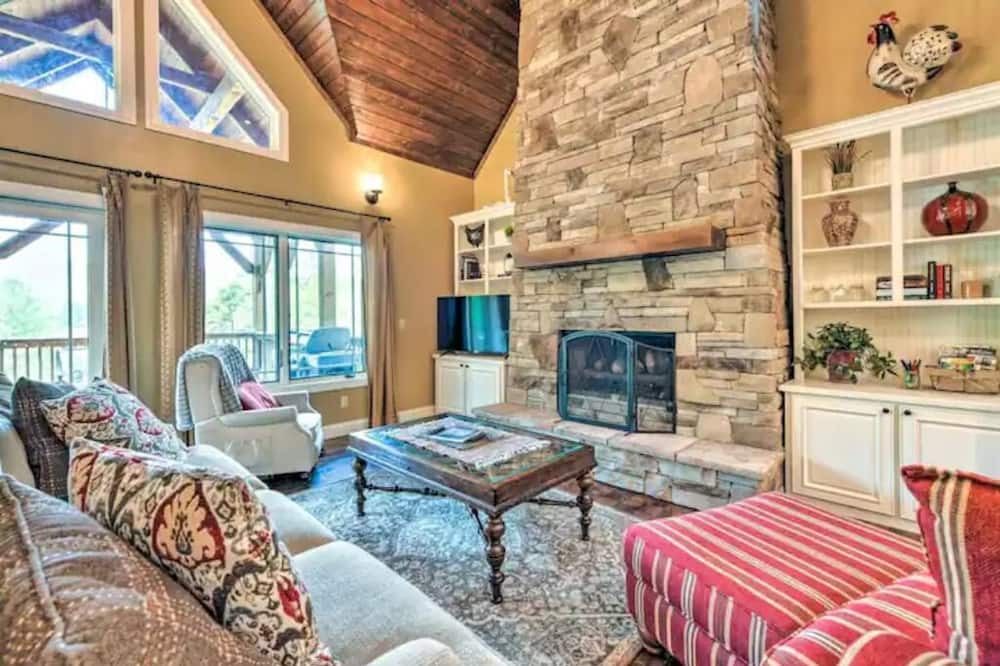 Cullowhee House | Secluded Family Getaway on 3 Acres!