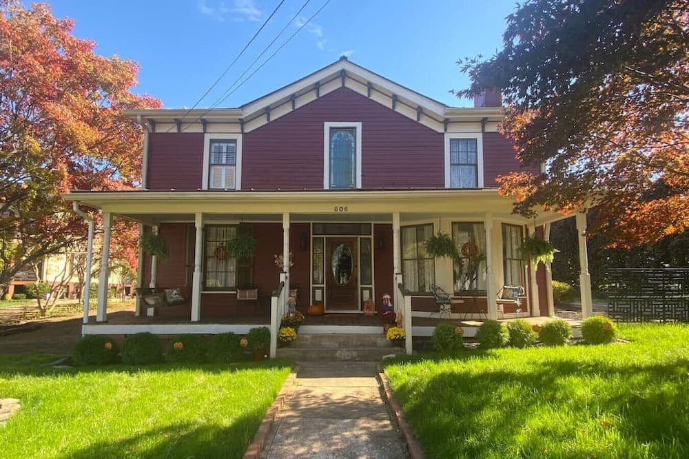 Culpeper House | Old Red in downtown Culpeper VA