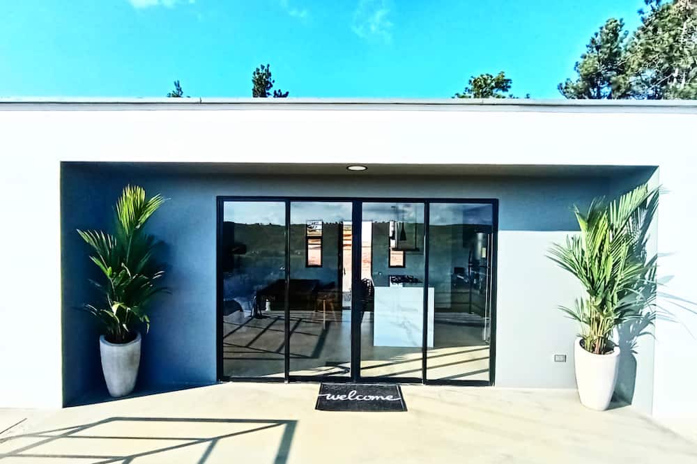 Los Santos Villa | Hermosa Villa con Piscina
