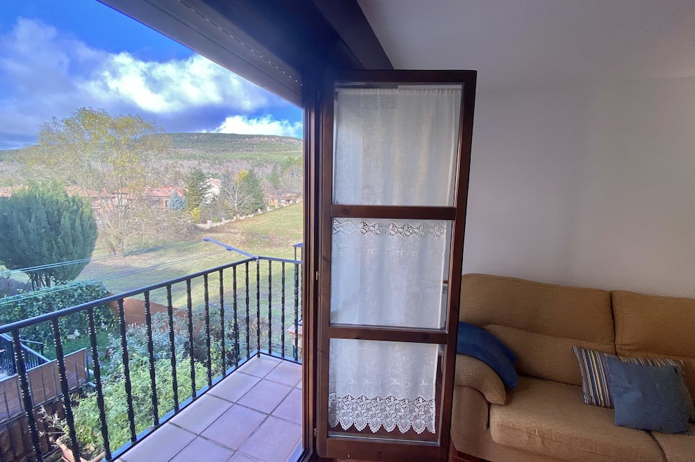 Molinos de Duero Apartment | Apartamento Turístico Los Robles en Molinos de Duero. 6 Personas