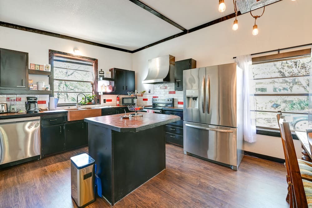Flower Mound House | Peaceful Flower Mound Home w/ Patio on 4 Acres!