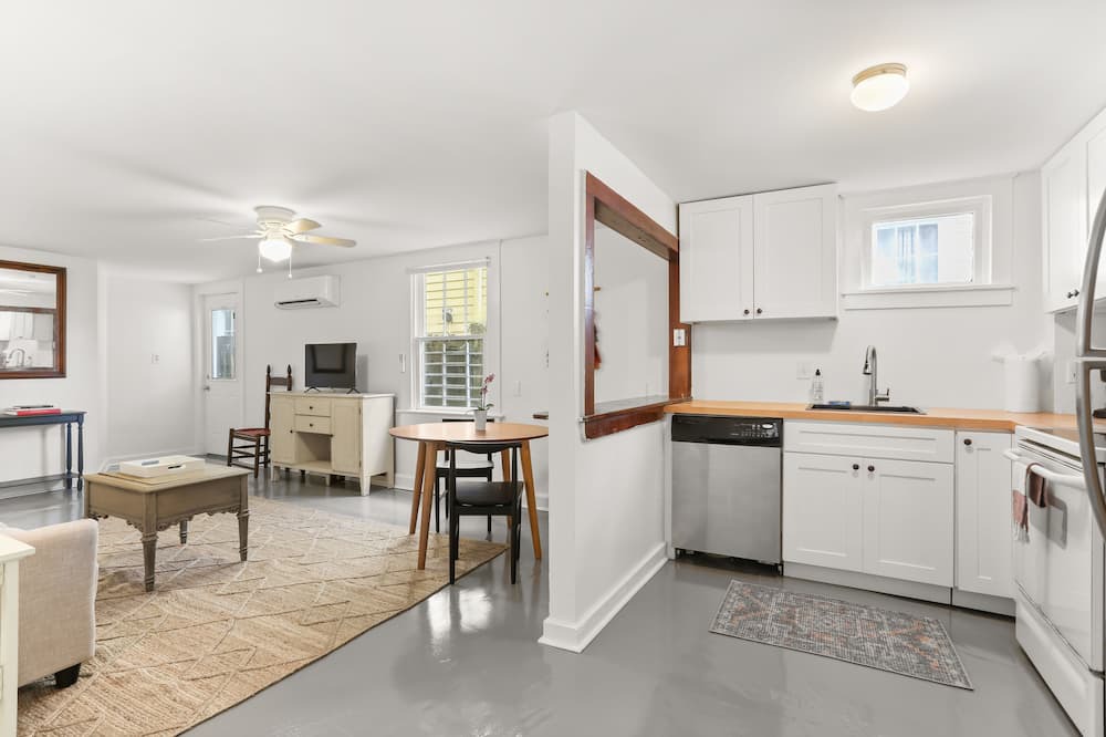 Faubourg Livaudais Apartment | Cute Nola Flat Steps from the Streetcar