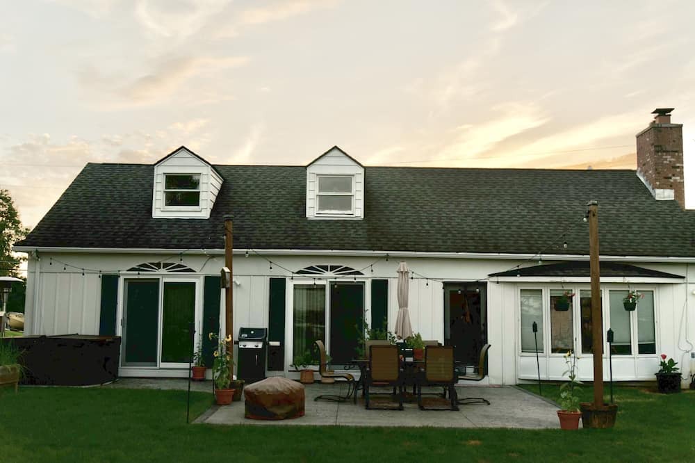 Oxbow House | Cozy Lake front Home, Hot Tub, close to Shopping