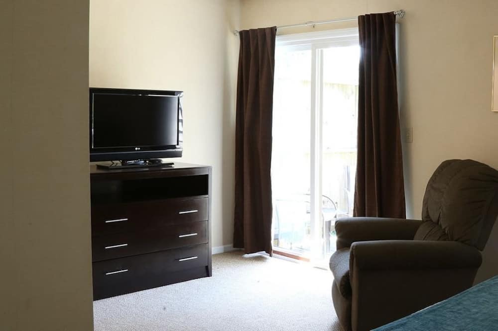 Cheat Lake House | Morgantown 2BR with Stunning Views