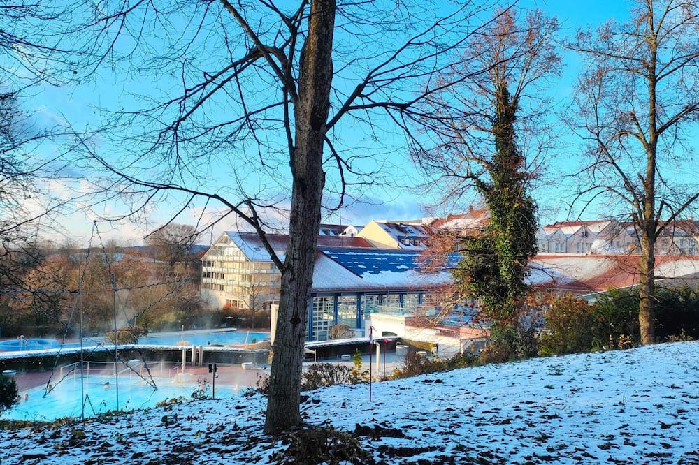 Bad Griesbach-Therme Apartment | 1. Reihe Bademantelgang Appartement mit Terrasse Thermen-, Park- und Gartenblick