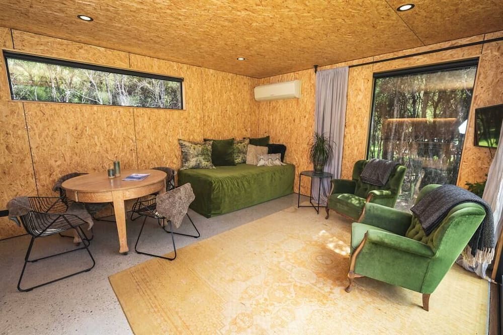 Albert Town Cottage | Wanaka's most Stylish, tranquil and private one bedroom apartment, 2 x free bike